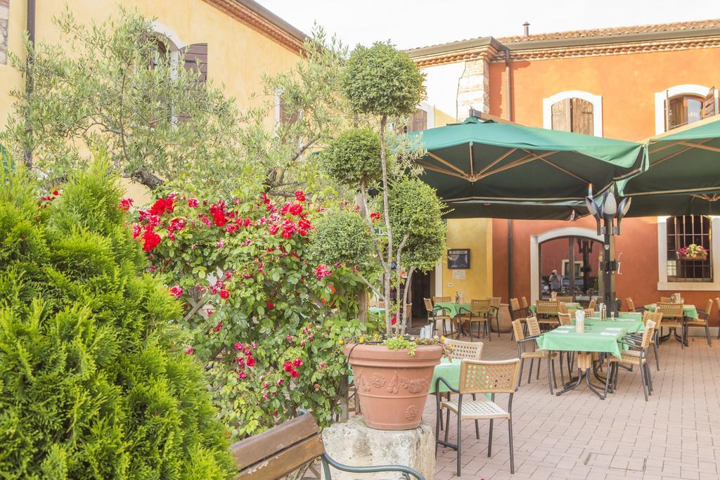 Hotel Antichi Cortili ดอสโซบัวโน ภายนอก รูปภาพ