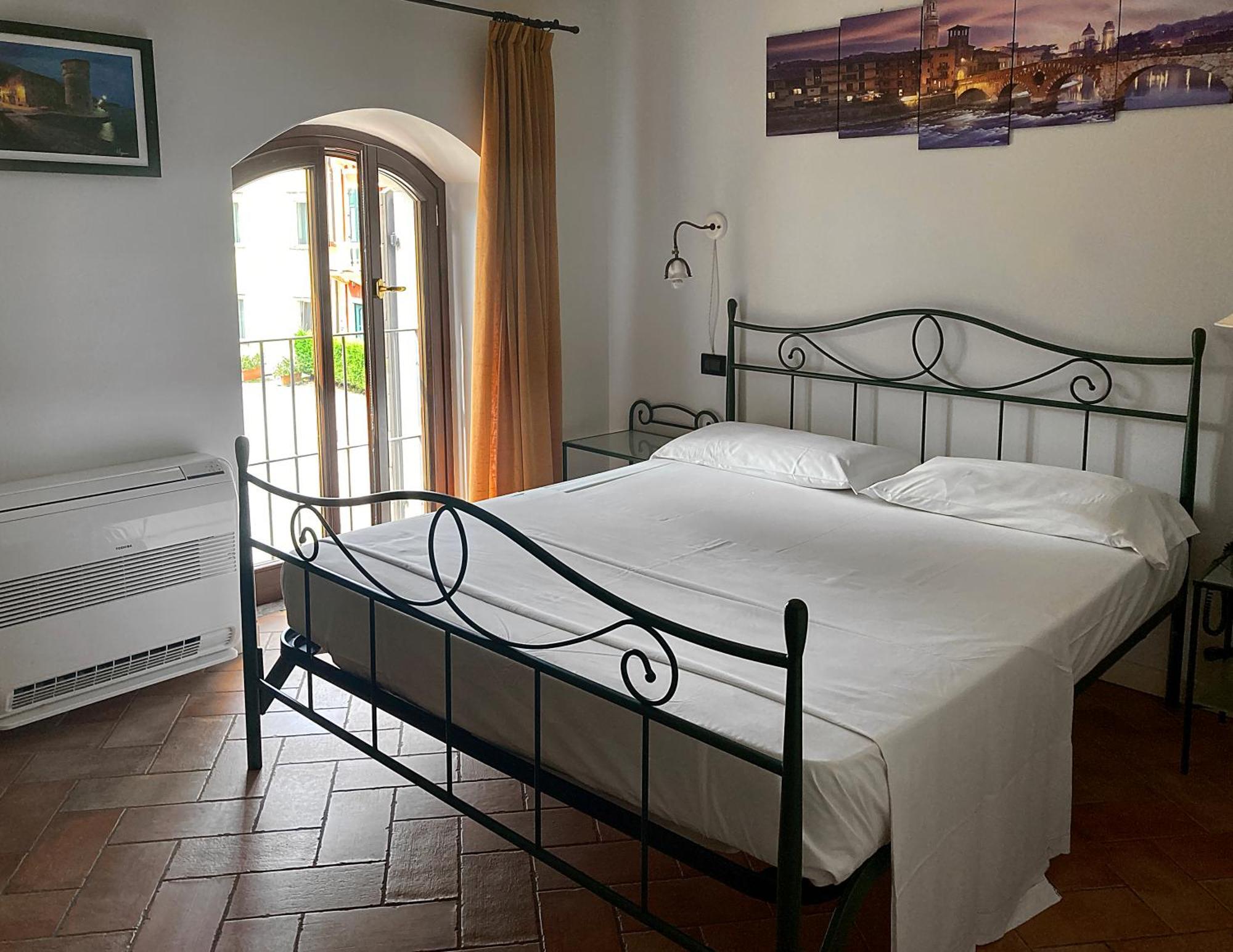 Hotel Antichi Cortili ดอสโซบัวโน ภายนอก รูปภาพ