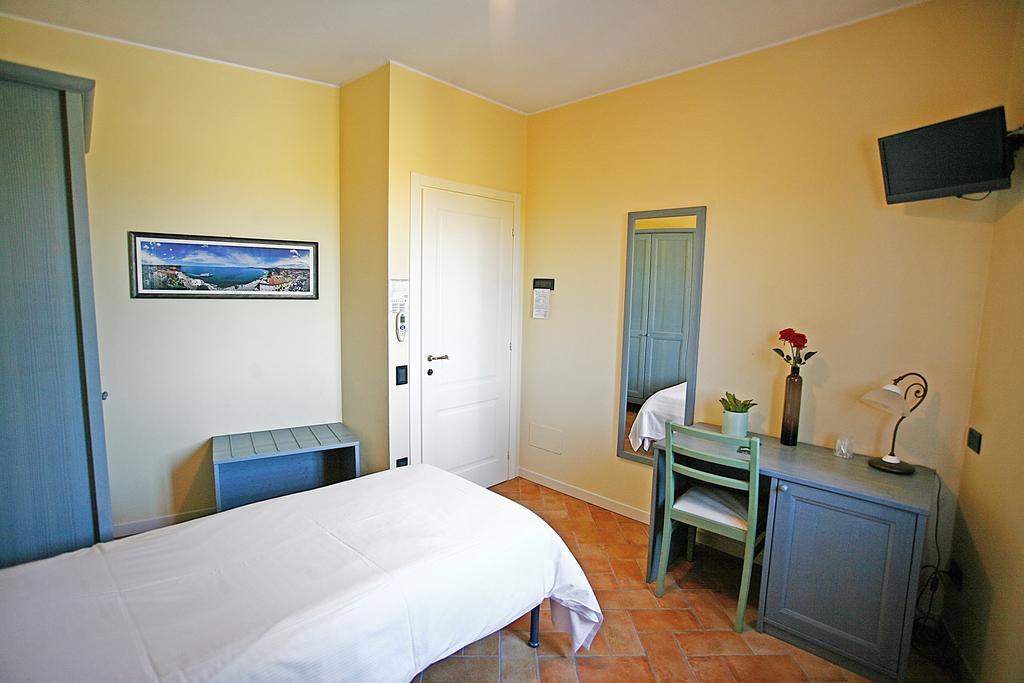 Hotel Antichi Cortili ดอสโซบัวโน ภายนอก รูปภาพ
