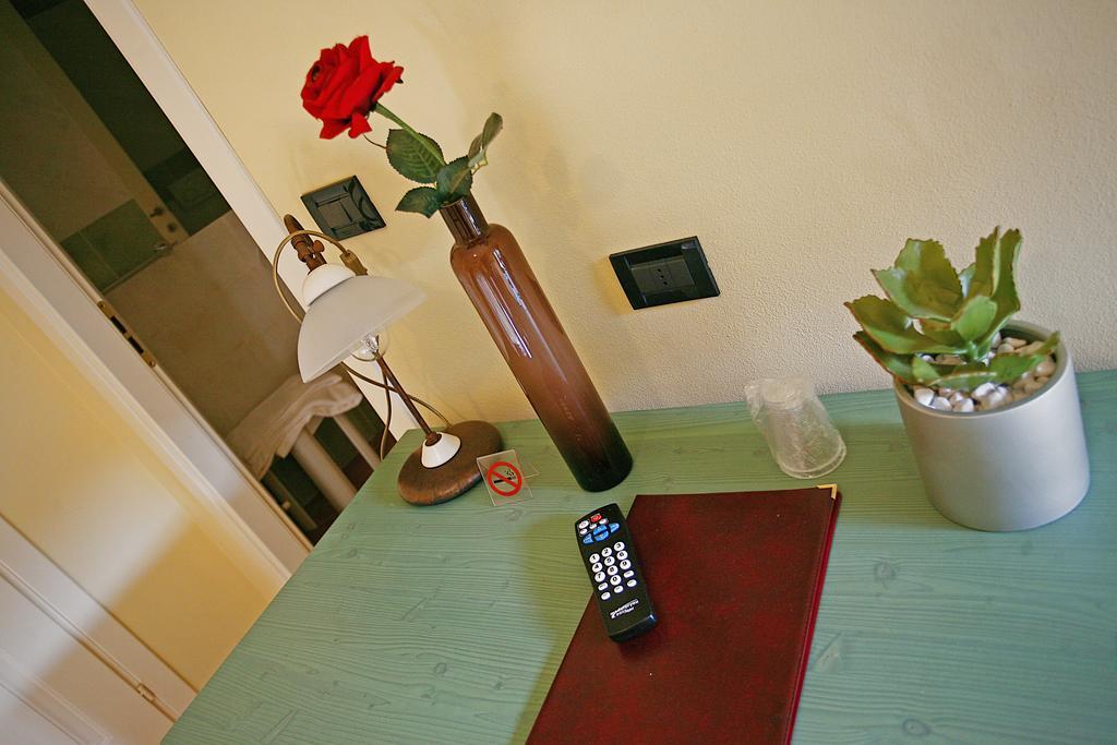 Hotel Antichi Cortili ดอสโซบัวโน ภายนอก รูปภาพ
