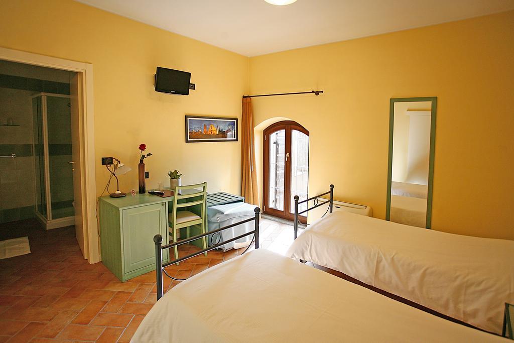 Hotel Antichi Cortili ดอสโซบัวโน ภายนอก รูปภาพ