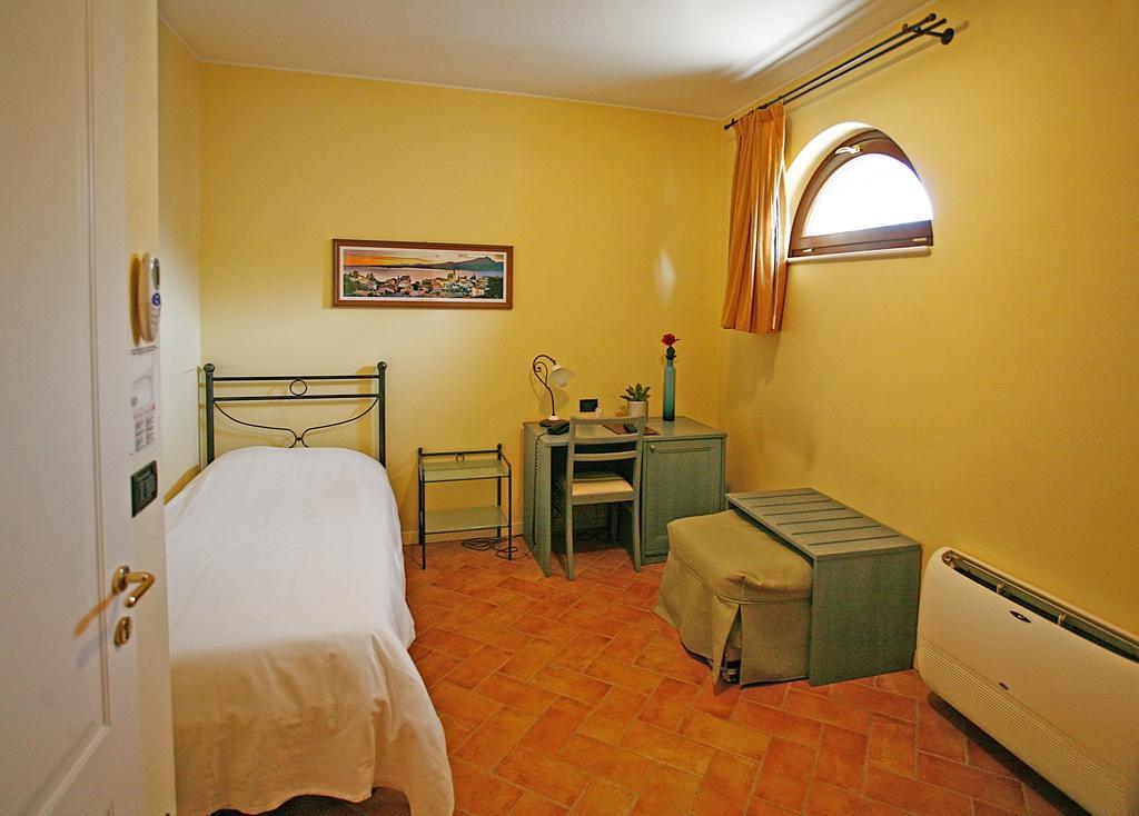 Hotel Antichi Cortili ดอสโซบัวโน ภายนอก รูปภาพ