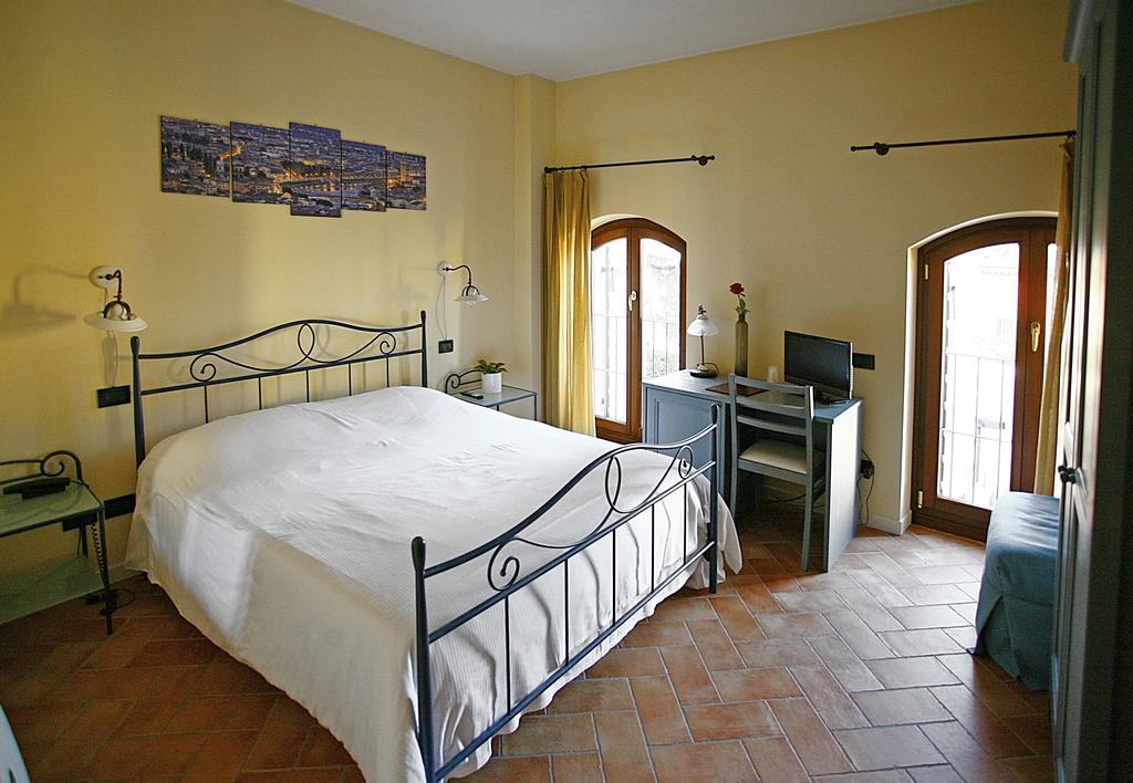 Hotel Antichi Cortili ดอสโซบัวโน ภายนอก รูปภาพ