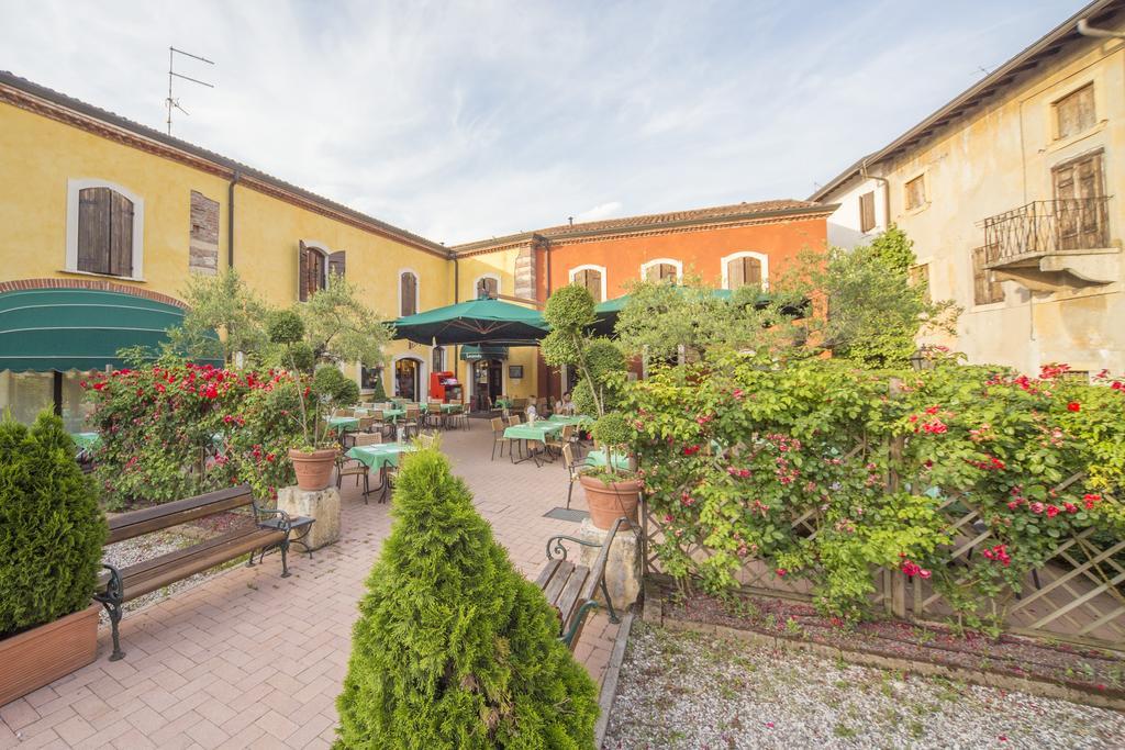 Hotel Antichi Cortili ดอสโซบัวโน ภายนอก รูปภาพ